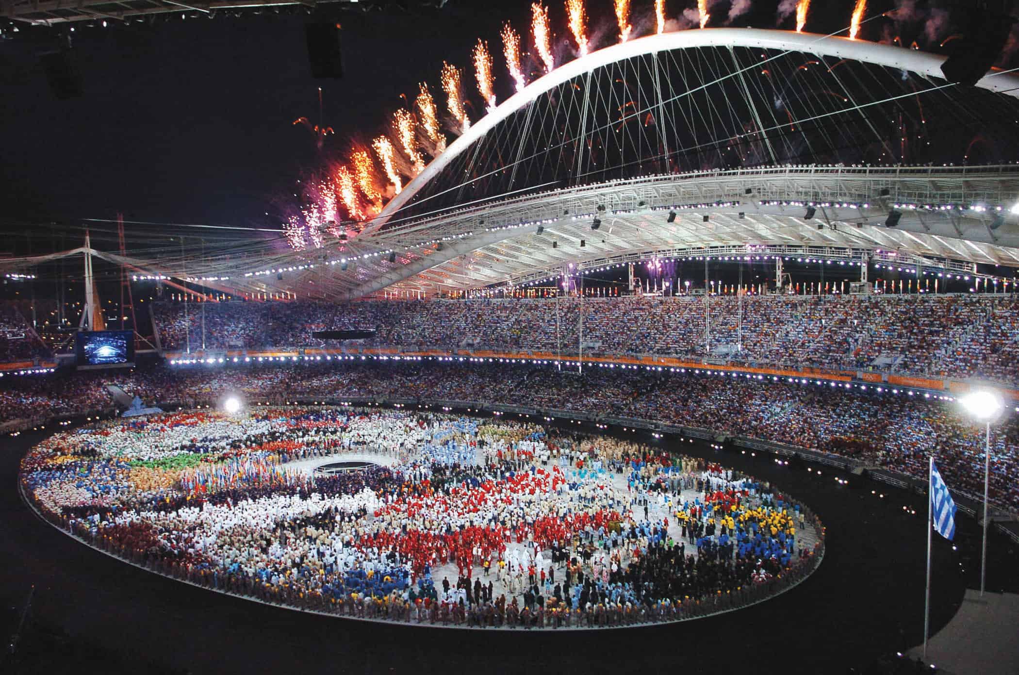 Что вошло в олимпийские игры современности. Открытие олимпиады в Афинах 2004. Олимпийский огонь Афины 2004. Олимпийский стадион Афины 2004 стройка.